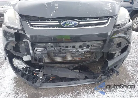 2013 Ford Escape Titanium z USA, uszkodzony, nr VIN 1FMCU9J9XDUB88460